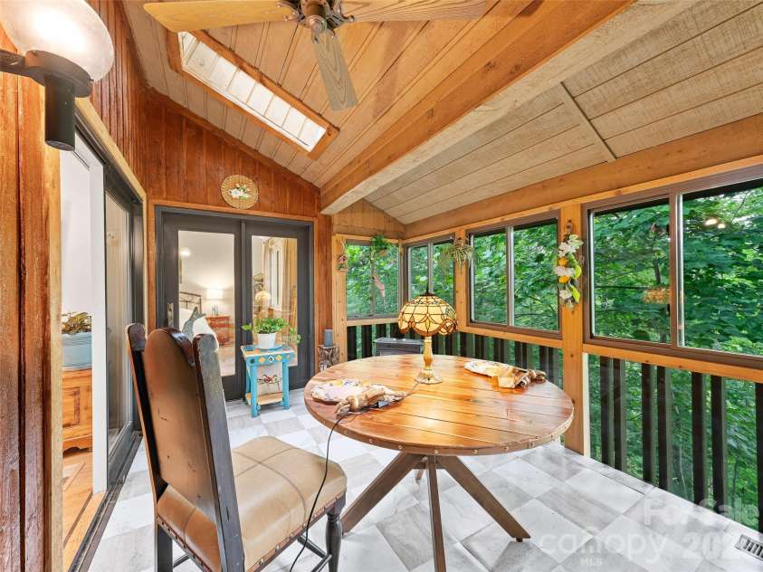 303 White Oak Drive, Hendersonville, NC 28791.  MLS# CAR4401721, YatesRealty ID 35649. 
