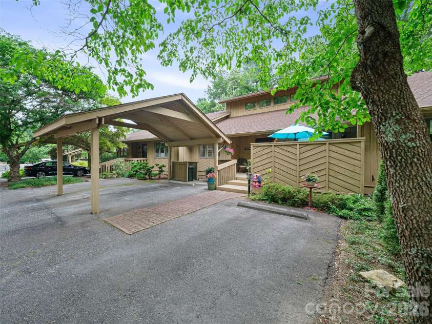 303 White Oak Drive, Hendersonville, NC 28791.  MLS# CAR4401721, YatesRealty ID 35649. 