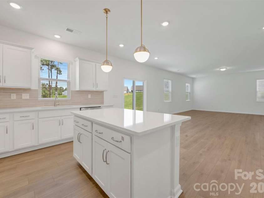 8887 Visgrove Drive, Sherrills Ford, NC 28673.  MLS# CAR4394899, YatesRealty ID 35650. Kitchen