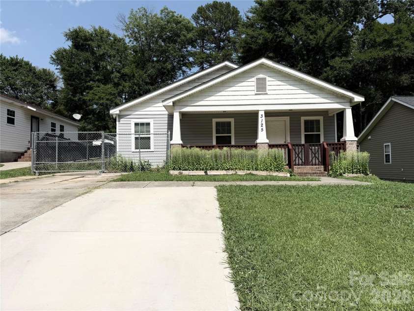 3125 Amay James Avenue, Charlotte, NC 28208.  MLS# CAR4400177, YatesRealty ID 35655. 