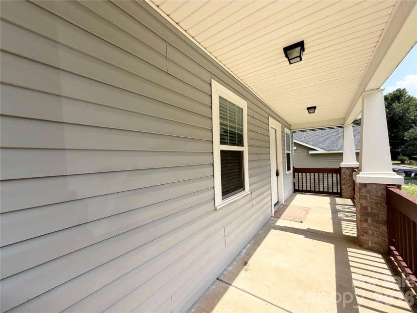 3125 Amay James Avenue, Charlotte, NC 28208.  MLS# CAR4400177, YatesRealty ID 35655. 
