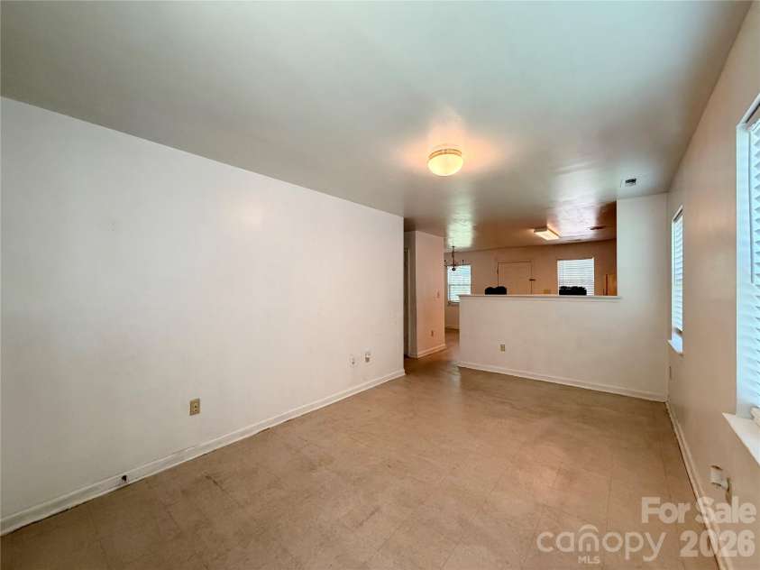 3125 Amay James Avenue, Charlotte, NC 28208.  MLS# CAR4400177, YatesRealty ID 35655. 