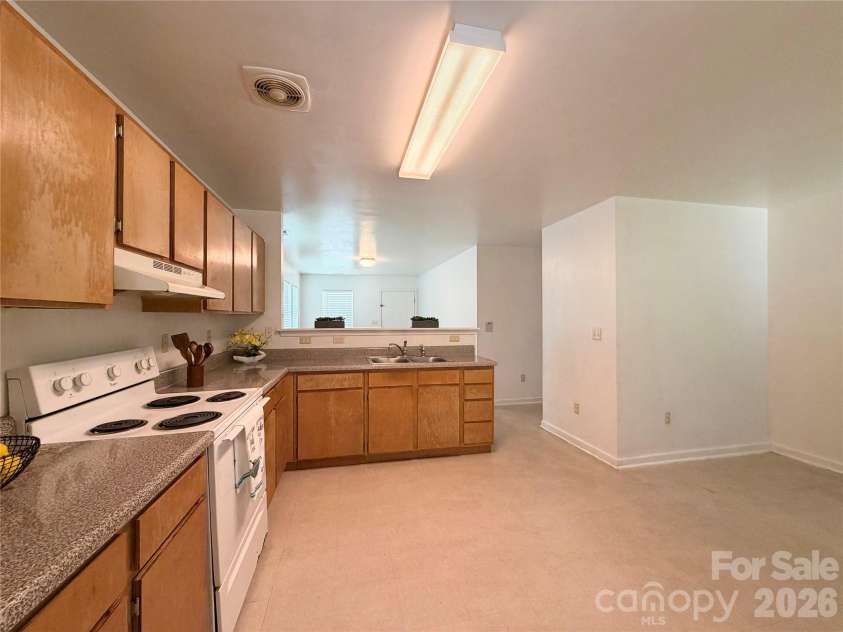 3125 Amay James Avenue, Charlotte, NC 28208.  MLS# CAR4400177, YatesRealty ID 35655. 
