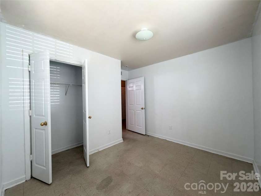 3125 Amay James Avenue, Charlotte, NC 28208.  MLS# CAR4400177, YatesRealty ID 35655. 