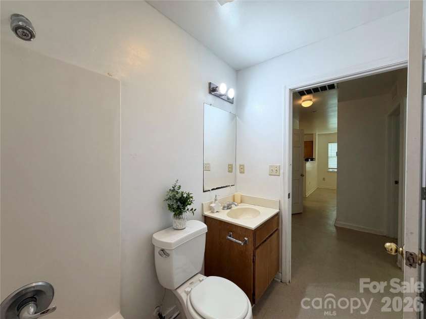 3125 Amay James Avenue, Charlotte, NC 28208.  MLS# CAR4400177, YatesRealty ID 35655. 