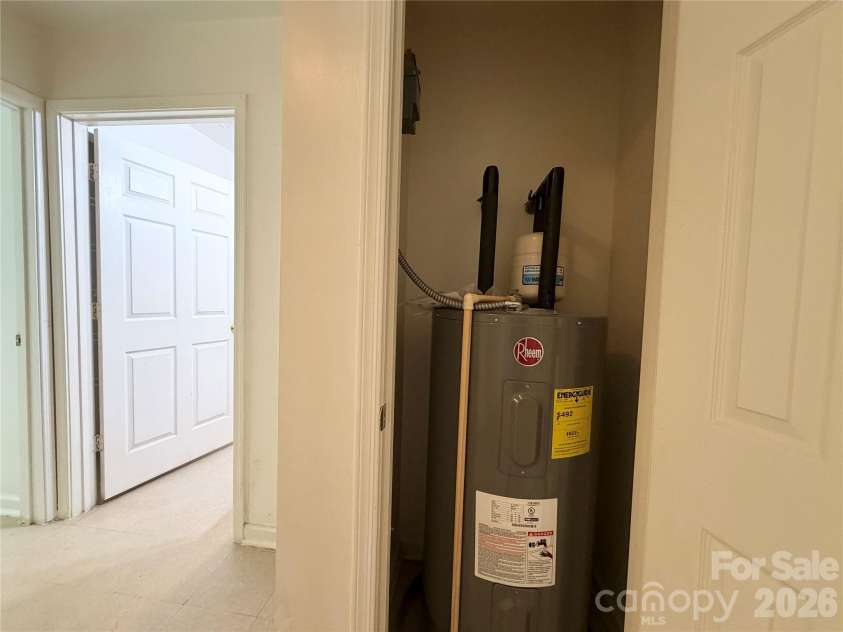 3125 Amay James Avenue, Charlotte, NC 28208.  MLS# CAR4400177, YatesRealty ID 35655. 