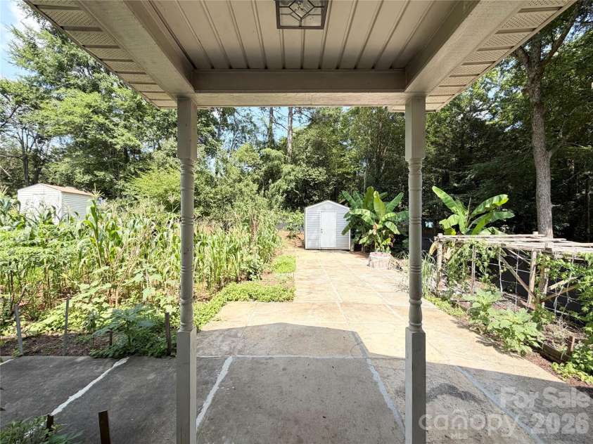 3125 Amay James Avenue, Charlotte, NC 28208.  MLS# CAR4400177, YatesRealty ID 35655. 