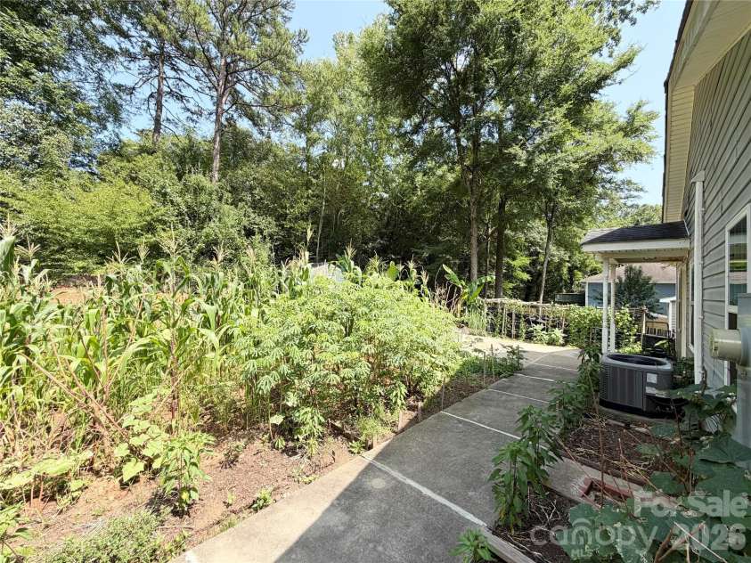 3125 Amay James Avenue, Charlotte, NC 28208.  MLS# CAR4400177, YatesRealty ID 35655. 