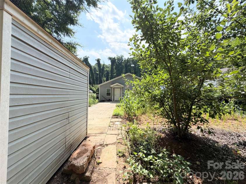 3125 Amay James Avenue, Charlotte, NC 28208.  MLS# CAR4400177, YatesRealty ID 35655. 