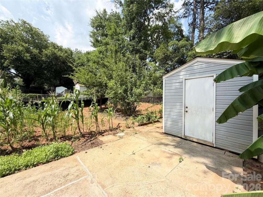 3125 Amay James Avenue, Charlotte, NC 28208.  MLS# CAR4400177, YatesRealty ID 35655. 