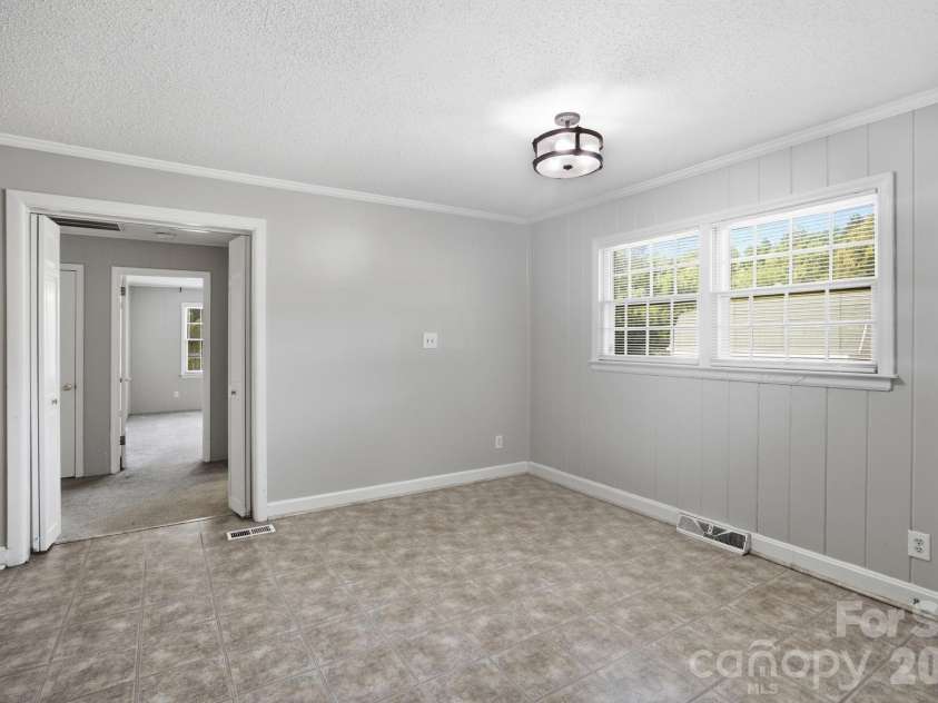 1401 Grovewood Drive, Charlotte, NC 28208.  MLS# CAR4398914, YatesRealty ID 35656. 