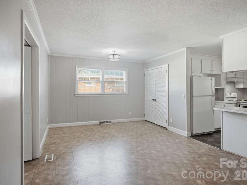 1401 Grovewood Drive, Charlotte, NC 28208.  MLS# CAR4398914, YatesRealty ID 35656. 