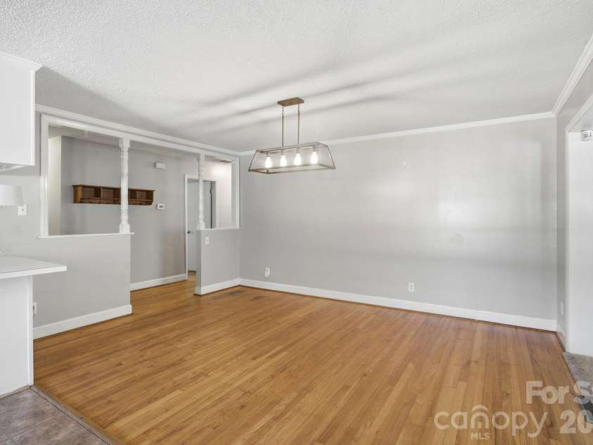1401 Grovewood Drive, Charlotte, NC 28208.  MLS# CAR4398914, YatesRealty ID 35656. 
