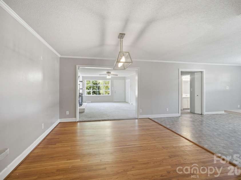 1401 Grovewood Drive, Charlotte, NC 28208.  MLS# CAR4398914, YatesRealty ID 35656. 