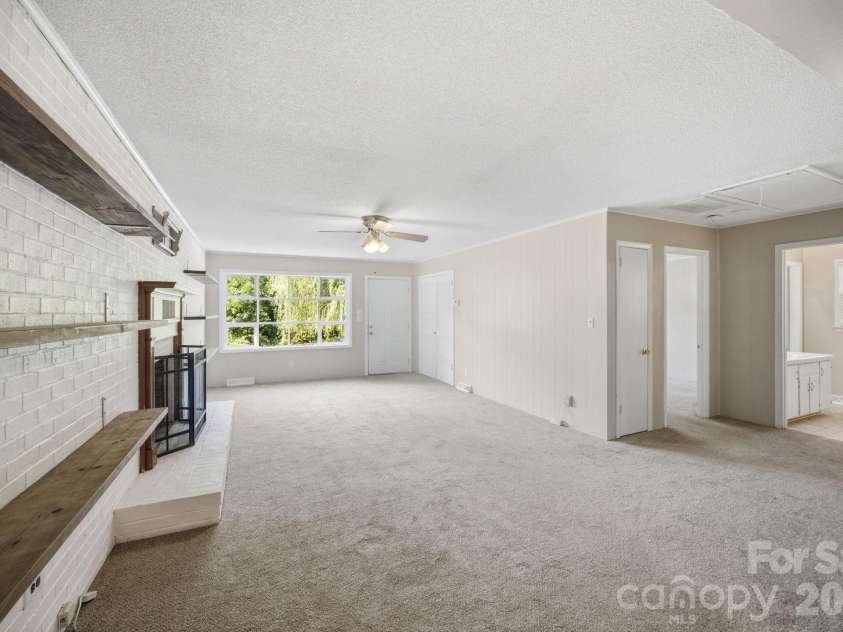1401 Grovewood Drive, Charlotte, NC 28208.  MLS# CAR4398914, YatesRealty ID 35656. 