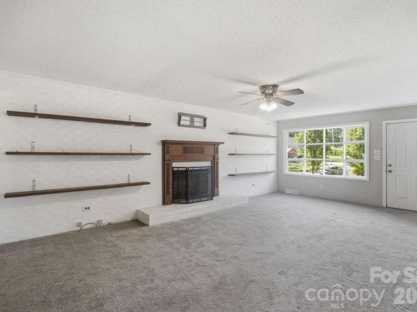 1401 Grovewood Drive, Charlotte, NC 28208.  MLS# CAR4398914, YatesRealty ID 35656. 