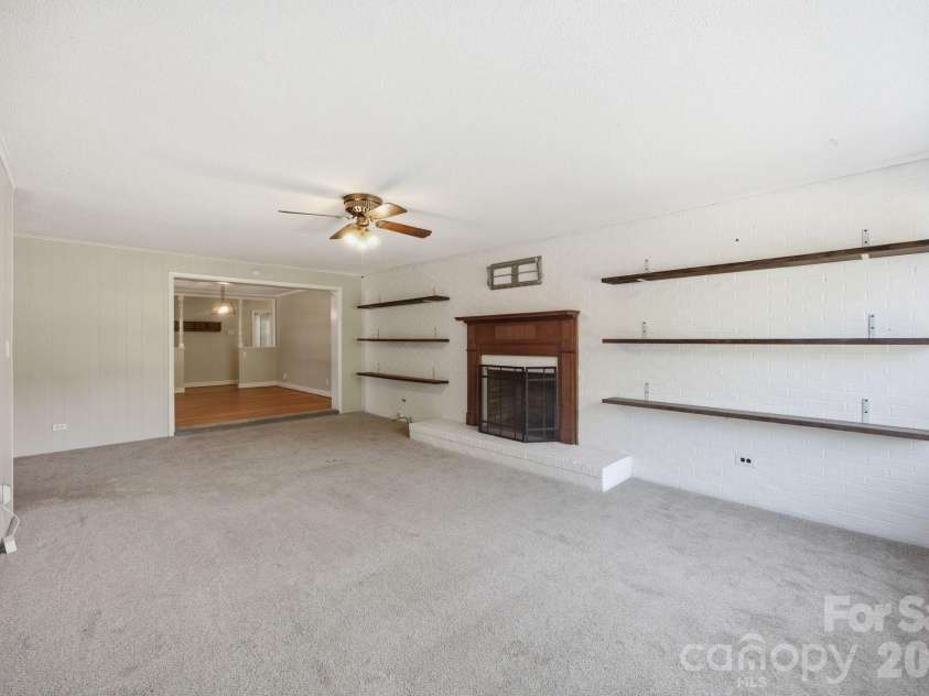 1401 Grovewood Drive, Charlotte, NC 28208.  MLS# CAR4398914, YatesRealty ID 35656. 