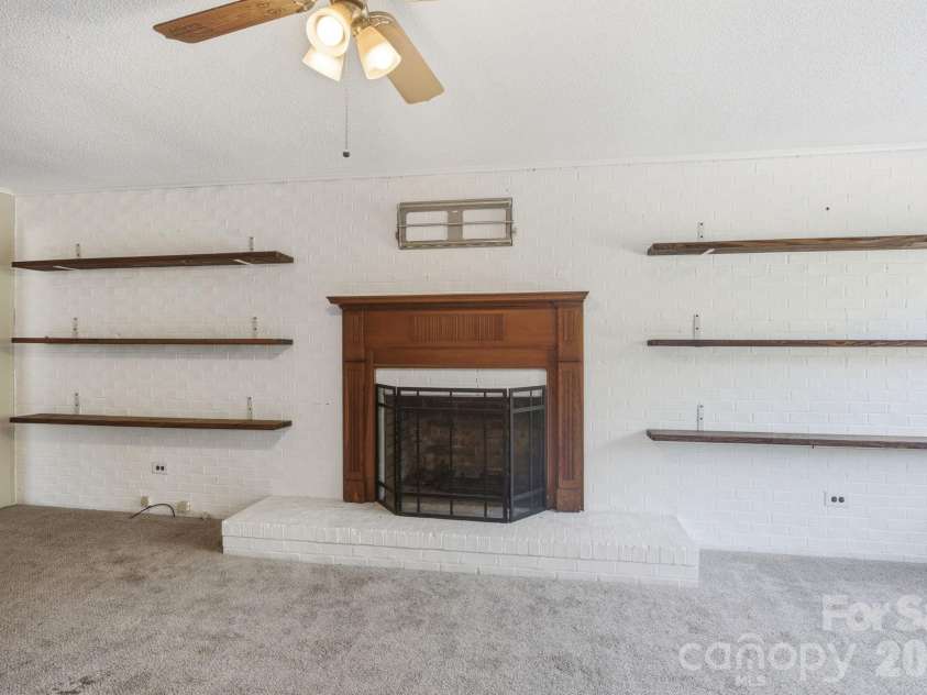 1401 Grovewood Drive, Charlotte, NC 28208.  MLS# CAR4398914, YatesRealty ID 35656. 