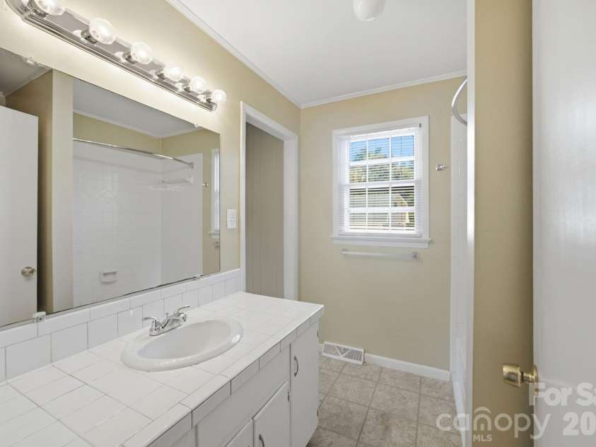1401 Grovewood Drive, Charlotte, NC 28208.  MLS# CAR4398914, YatesRealty ID 35656. 