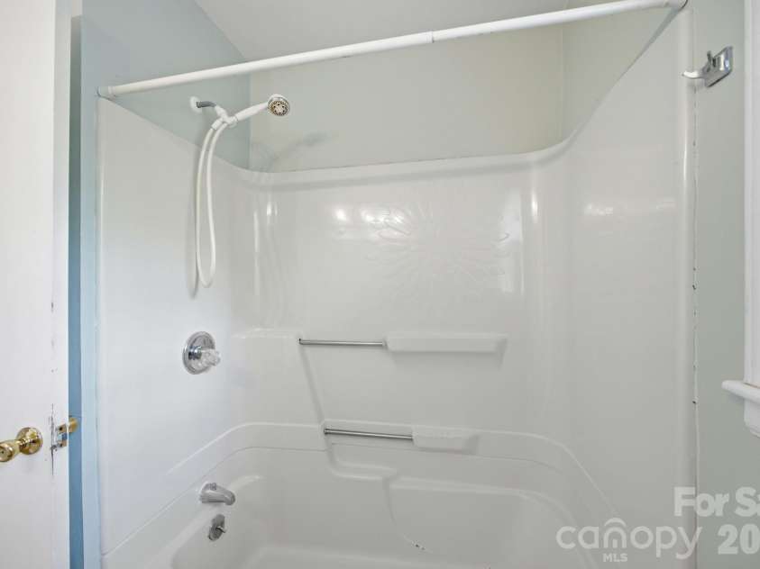 1401 Grovewood Drive, Charlotte, NC 28208.  MLS# CAR4398914, YatesRealty ID 35656. 