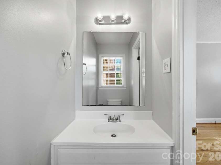 1401 Grovewood Drive, Charlotte, NC 28208.  MLS# CAR4398914, YatesRealty ID 35656. 