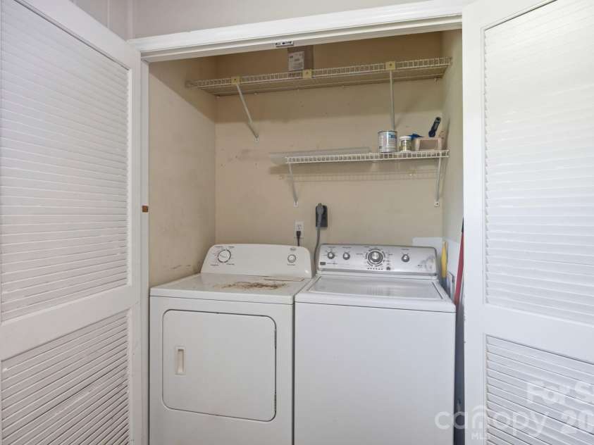1401 Grovewood Drive, Charlotte, NC 28208.  MLS# CAR4398914, YatesRealty ID 35656. 