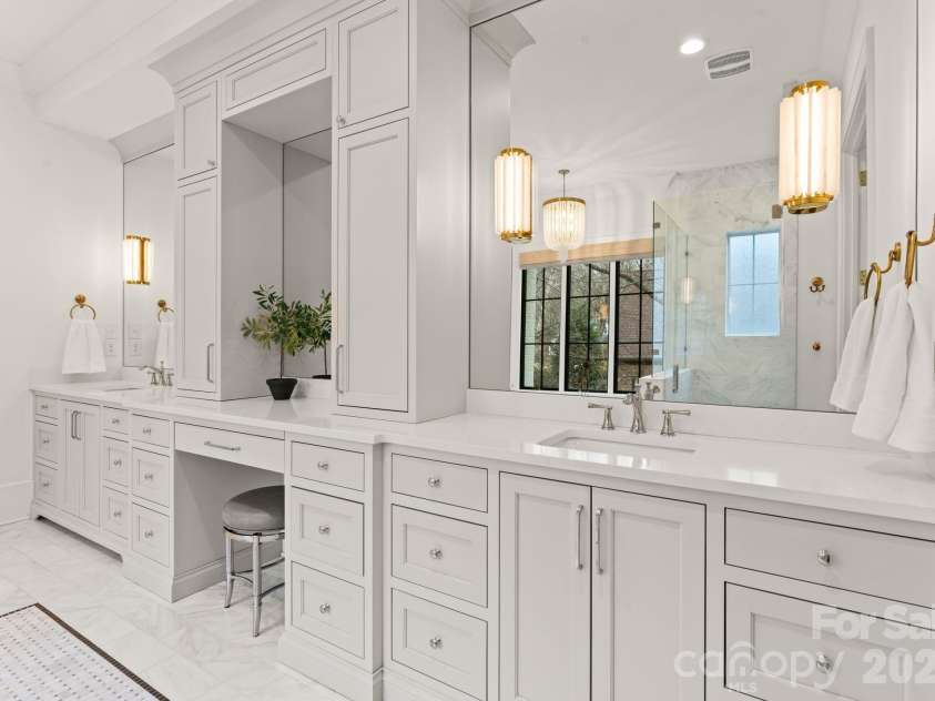 4420 Forest Hills Drive, Charlotte, NC 28226.  MLS# CAR4399080, YatesRealty ID 35659. 