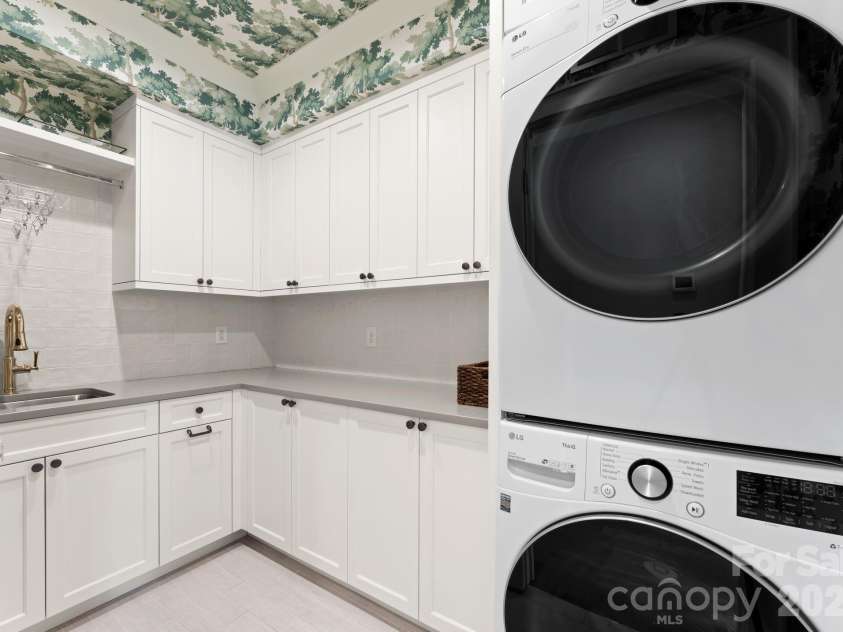 4420 Forest Hills Drive, Charlotte, NC 28226.  MLS# CAR4399080, YatesRealty ID 35659. 