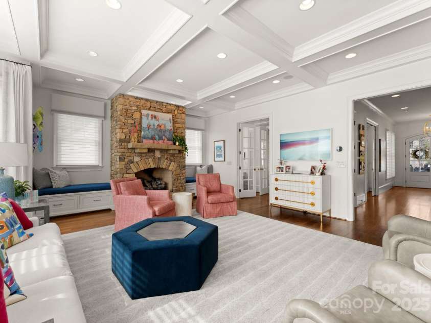 1972 Maryland Avenue, Charlotte, NC 28209.  MLS# CAR4231963, YatesRealty ID 3566. Great Room