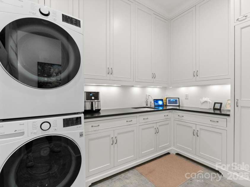 1972 Maryland Avenue, Charlotte, NC 28209.  MLS# CAR4231963, YatesRealty ID 3566. Laundry Room
