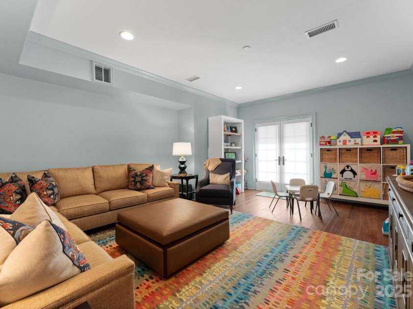 1972 Maryland Avenue, Charlotte, NC 28209.  MLS# CAR4231963, YatesRealty ID 3566. Lower Level Bonus Room