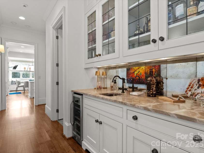 1972 Maryland Avenue, Charlotte, NC 28209.  MLS# CAR4231963, YatesRealty ID 3566. Wet Bar