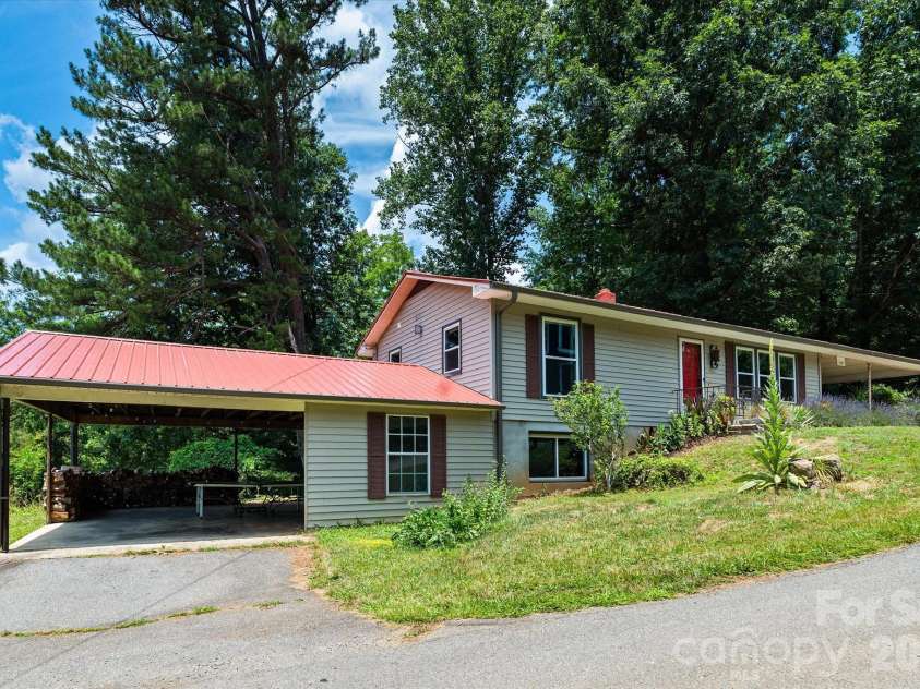 79 Laurel Cove Road, Candler, NC 28715.  MLS# CAR4400837, YatesRealty ID 35663. 