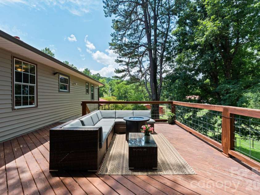 79 Laurel Cove Road, Candler, NC 28715.  MLS# CAR4400837, YatesRealty ID 35663. 