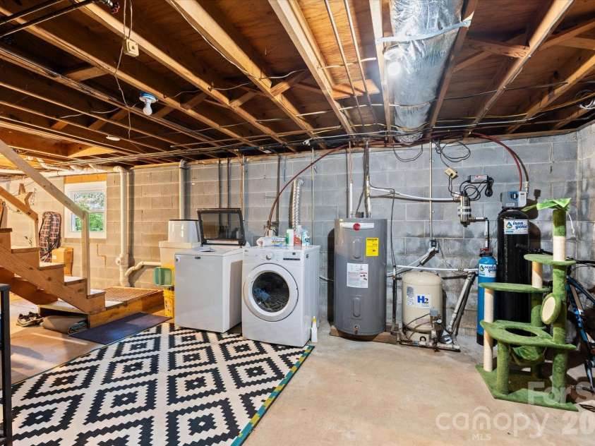 79 Laurel Cove Road, Candler, NC 28715.  MLS# CAR4400837, YatesRealty ID 35663. 