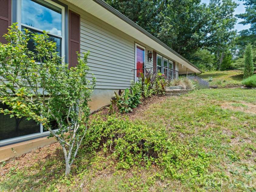 79 Laurel Cove Road, Candler, NC 28715.  MLS# CAR4400837, YatesRealty ID 35663. 