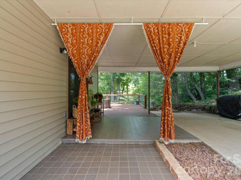 79 Laurel Cove Road, Candler, NC 28715.  MLS# CAR4400837, YatesRealty ID 35663. 