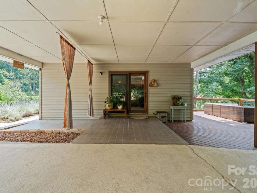 79 Laurel Cove Road, Candler, NC 28715.  MLS# CAR4400837, YatesRealty ID 35663. 