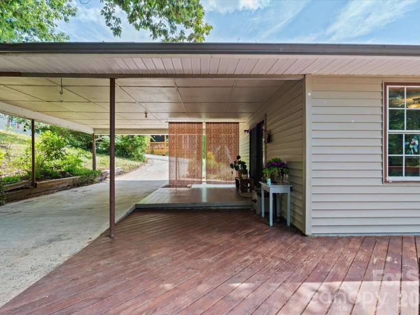 79 Laurel Cove Road, Candler, NC 28715.  MLS# CAR4400837, YatesRealty ID 35663. 