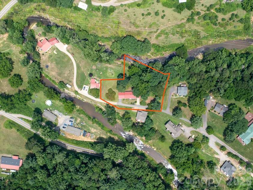 79 Laurel Cove Road, Candler, NC 28715.  MLS# CAR4400837, YatesRealty ID 35663. 