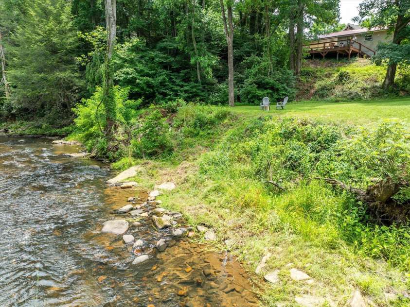 79 Laurel Cove Road, Candler, NC 28715.  MLS# CAR4400837, YatesRealty ID 35663. 