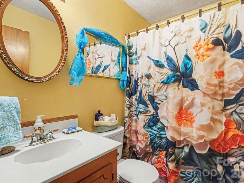 7707 Waxhaw Highway, Waxhaw, NC 28173.  MLS# CAR4401660, YatesRealty ID 35665. Full bathroom