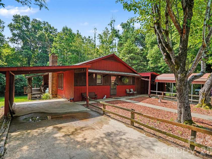 7707 Waxhaw Highway, Waxhaw, NC 28173.  MLS# CAR4401660, YatesRealty ID 35665. Side carport