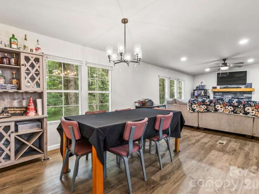 4265 Dry Pond Lane, Conover, NC 28613.  MLS# CAR4396128, YatesRealty ID 35668. Dining area