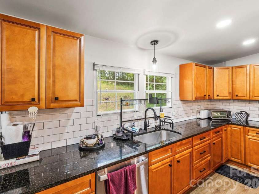 4265 Dry Pond Lane, Conover, NC 28613.  MLS# CAR4396128, YatesRealty ID 35668. Nice subway tile on kitchen back splash - granite counter tops