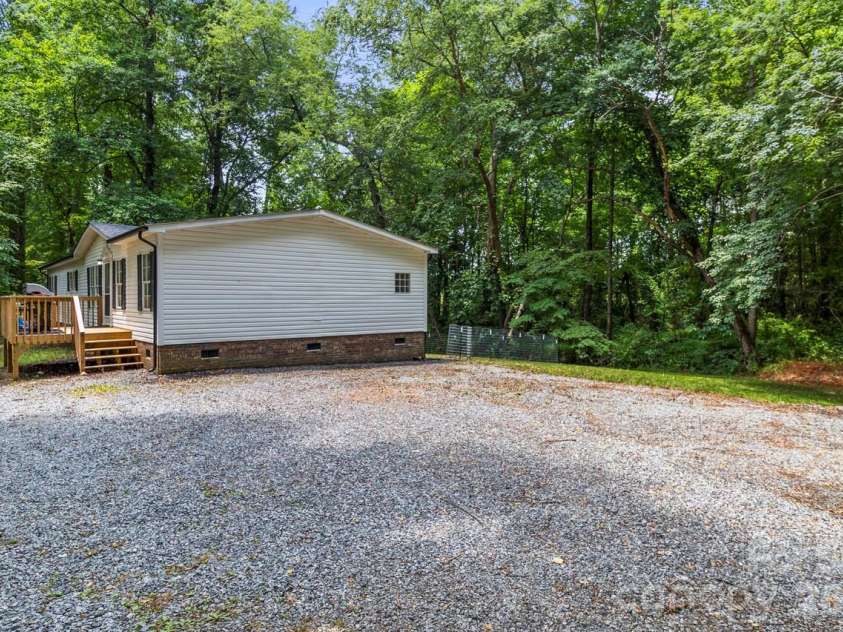 4265 Dry Pond Lane, Conover, NC 28613.  MLS# CAR4396128, YatesRealty ID 35668. Parking area