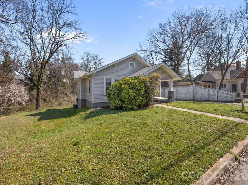 127 Patterson Street, Statesville, NC 28677.  MLS# CAR4354932, YatesRealty ID 3567. 