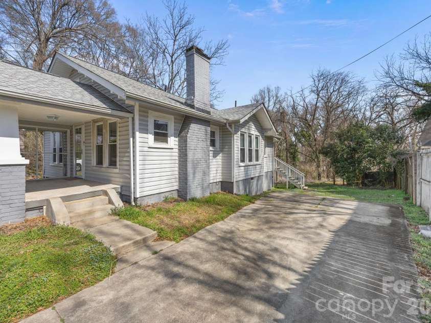 127 Patterson Street, Statesville, NC 28677.  MLS# CAR4354932, YatesRealty ID 3567. 