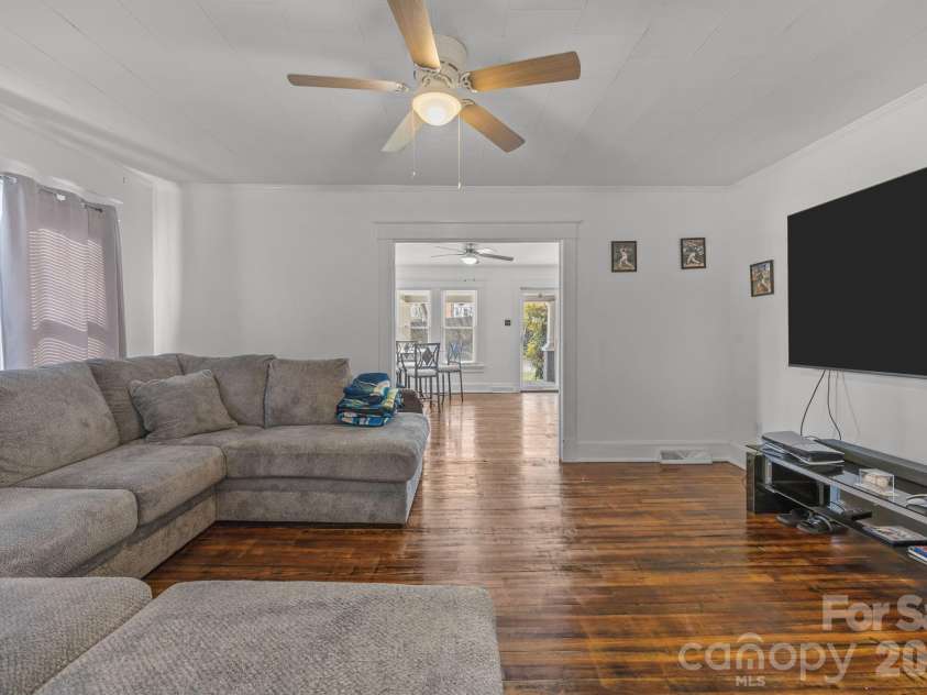 127 Patterson Street, Statesville, NC 28677.  MLS# CAR4354932, YatesRealty ID 3567. 