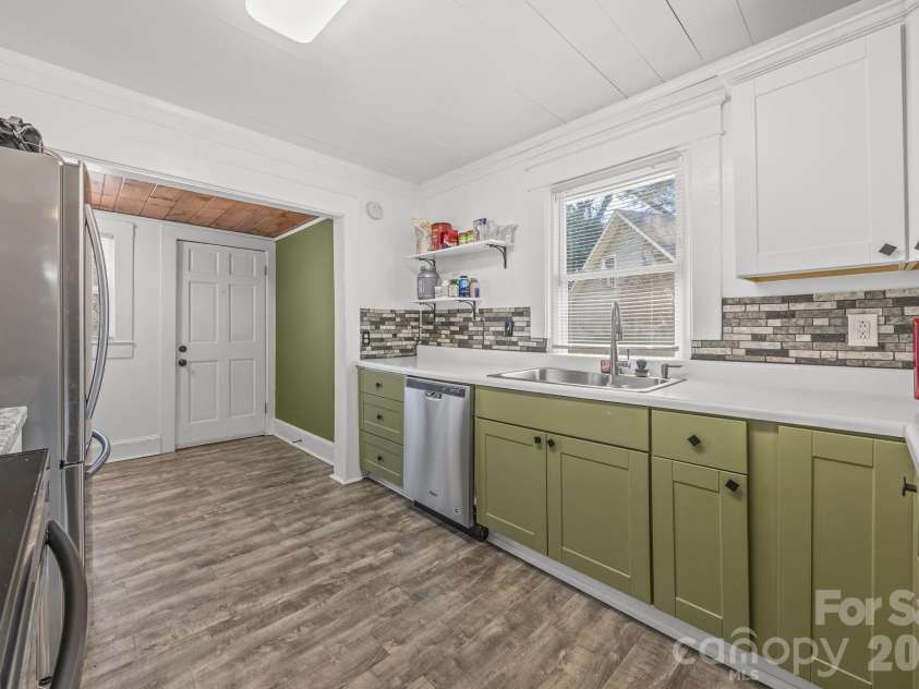 127 Patterson Street, Statesville, NC 28677.  MLS# CAR4354932, YatesRealty ID 3567. 